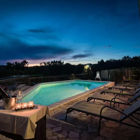 בית נופש Flora, Warm And Sunny *