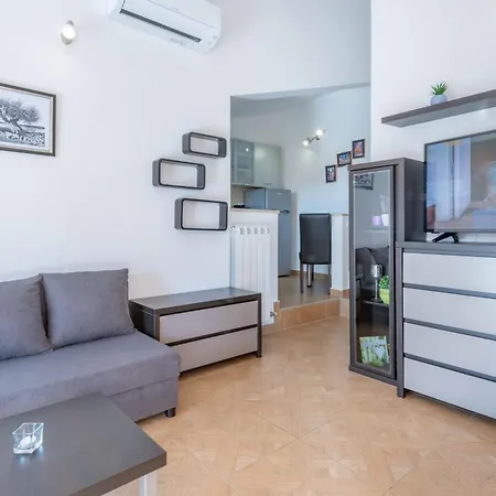 Flora, Warm And Sunny