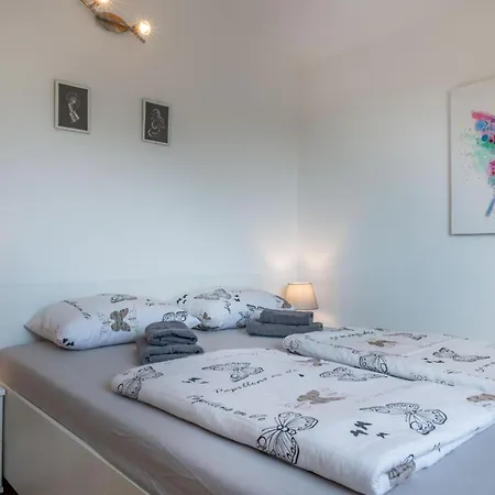 Flora, Warm And Sunny בית נופש