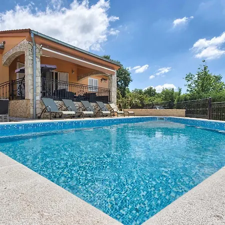 Flora, Warm And Sunny בית נופש *