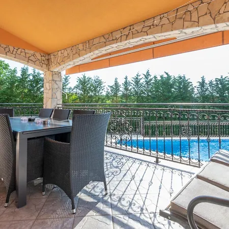 Flora, Warm And Sunny