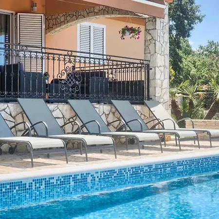 Flora, Warm And Sunny Loborika