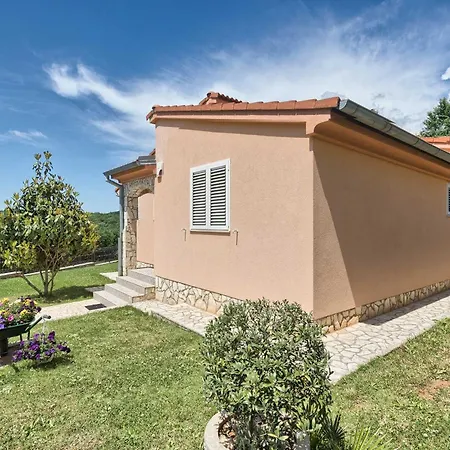 Flora, Warm And Sunny בית נופש *