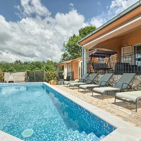 בית נופש Flora, Warm And Sunny Loborika