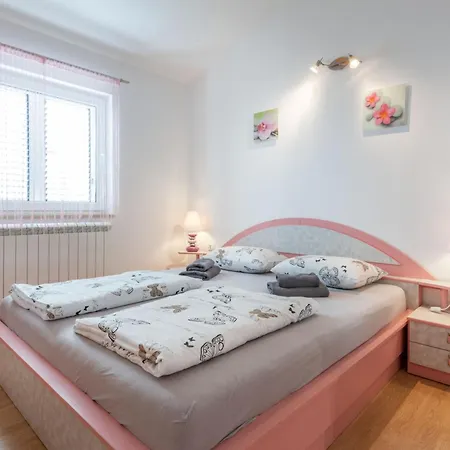 Flora, Warm And Sunny Loborika