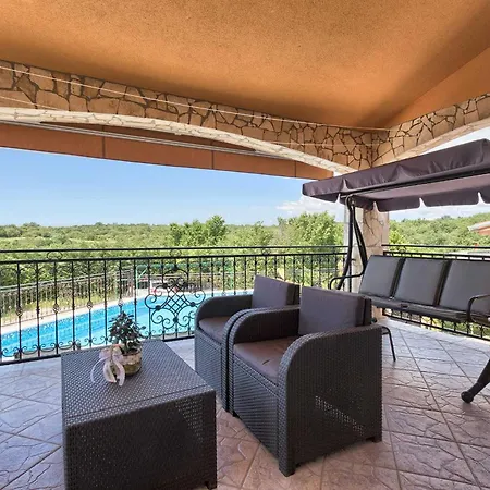 בית נופש Flora, Warm And Sunny Loborika