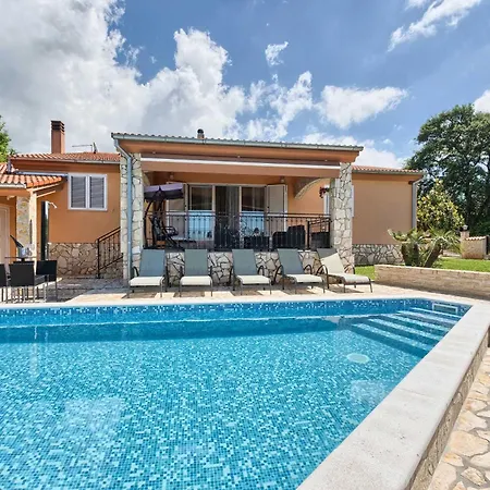 Flora, Warm And Sunny Loborika